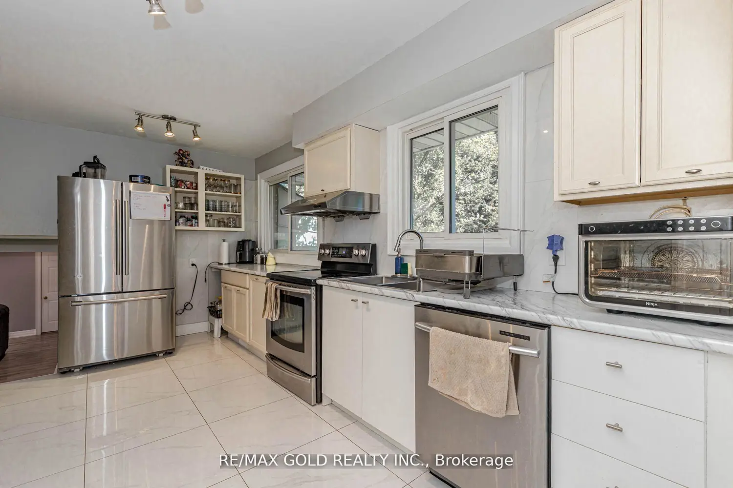 Additional image 11 of 9109 Wellington Rd 50