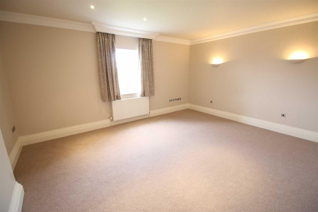 Additional image 10 of 5 bed detached house to rentThe Green, High Coniscliffe, Darlington DL2