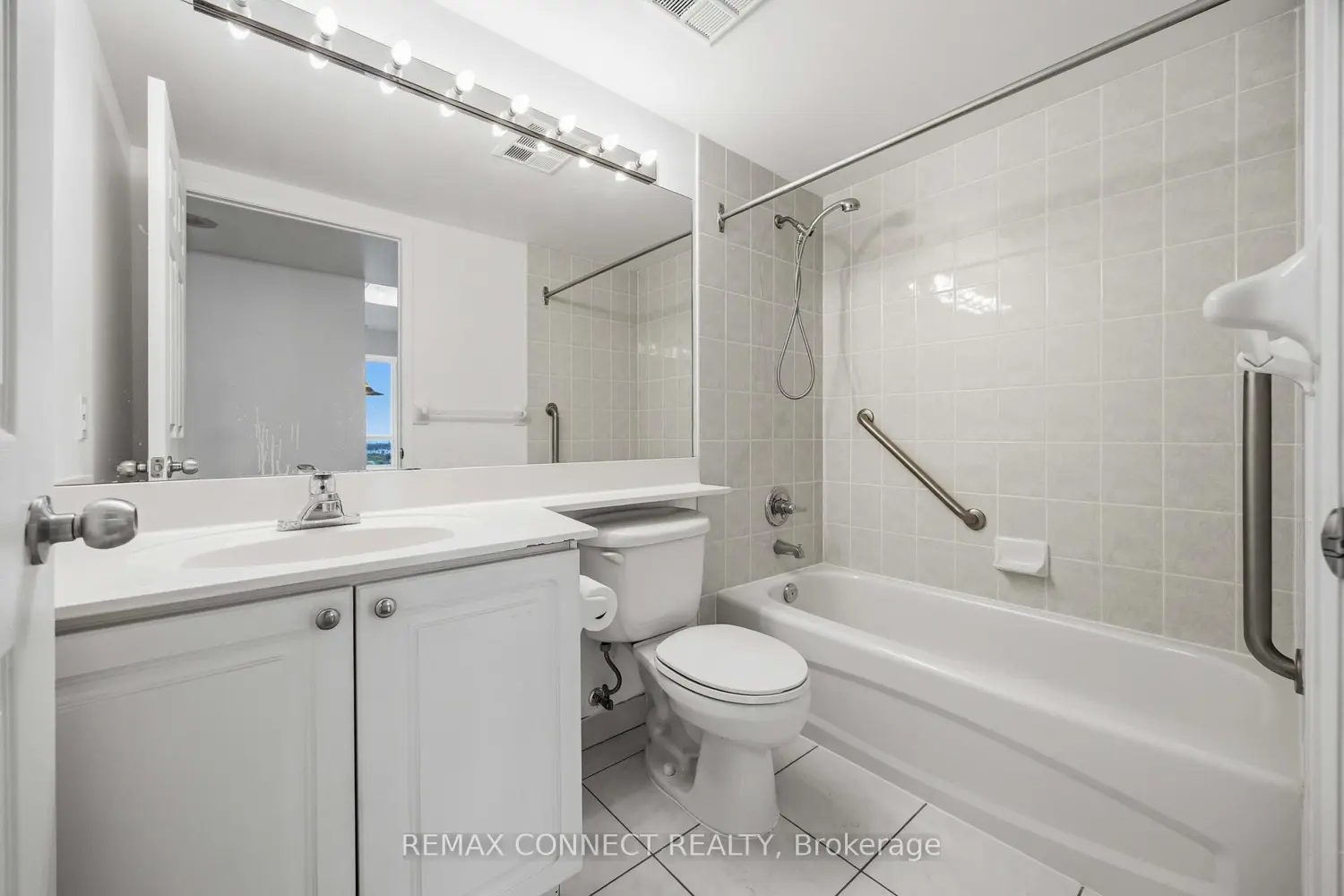 Additional image 10 of 35 Finch Avenue 2010