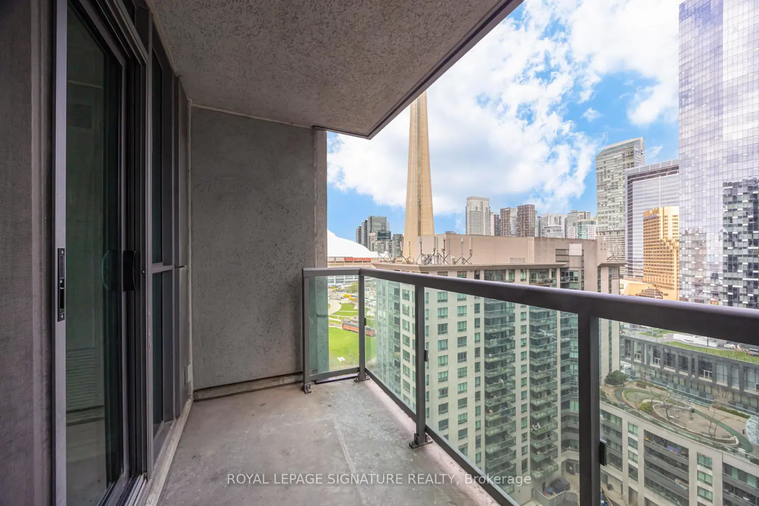 Additional image 13 of 19 Grand Trunk Crescent 2103