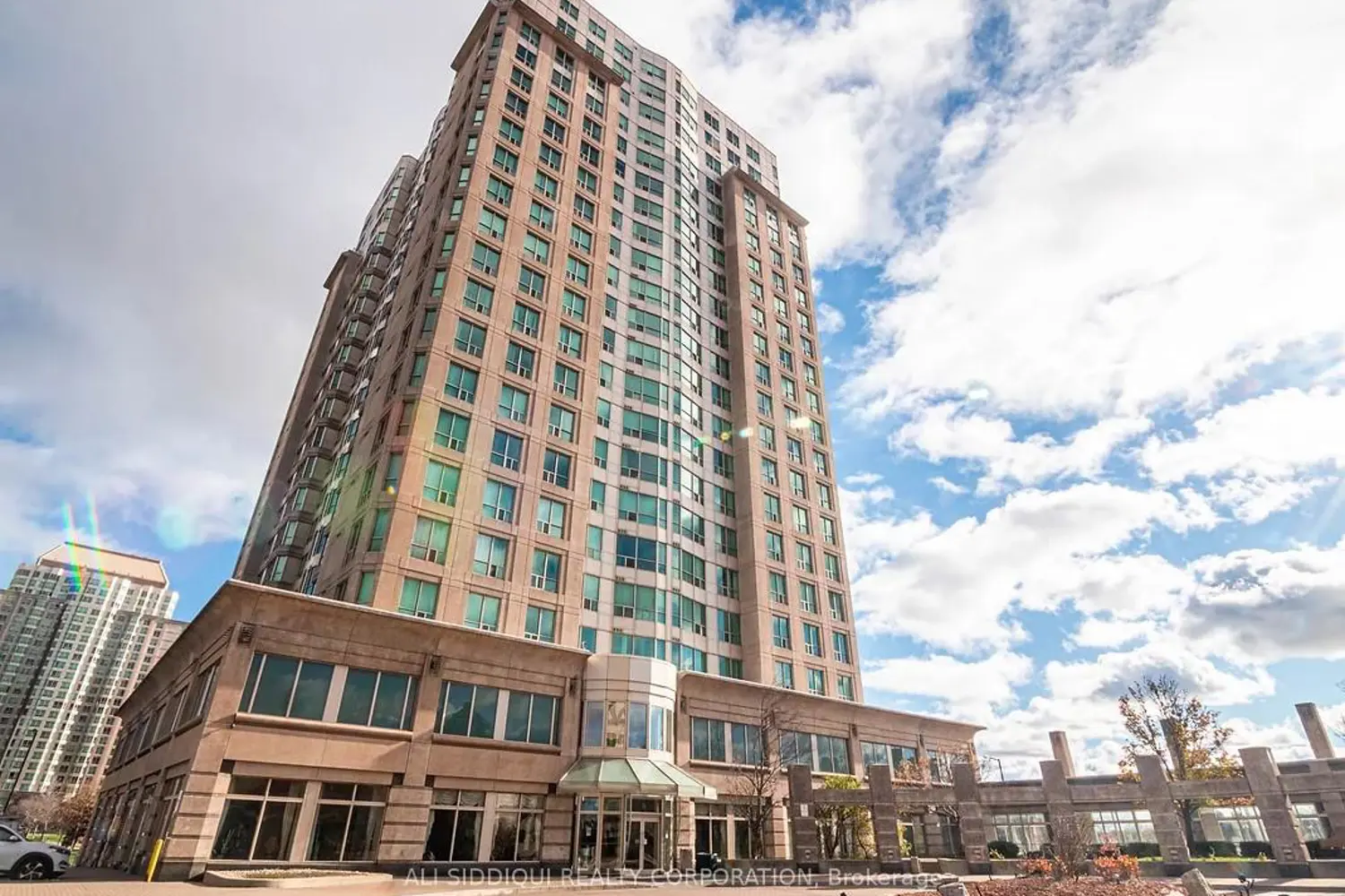 8 Lee Centre Drive 1513