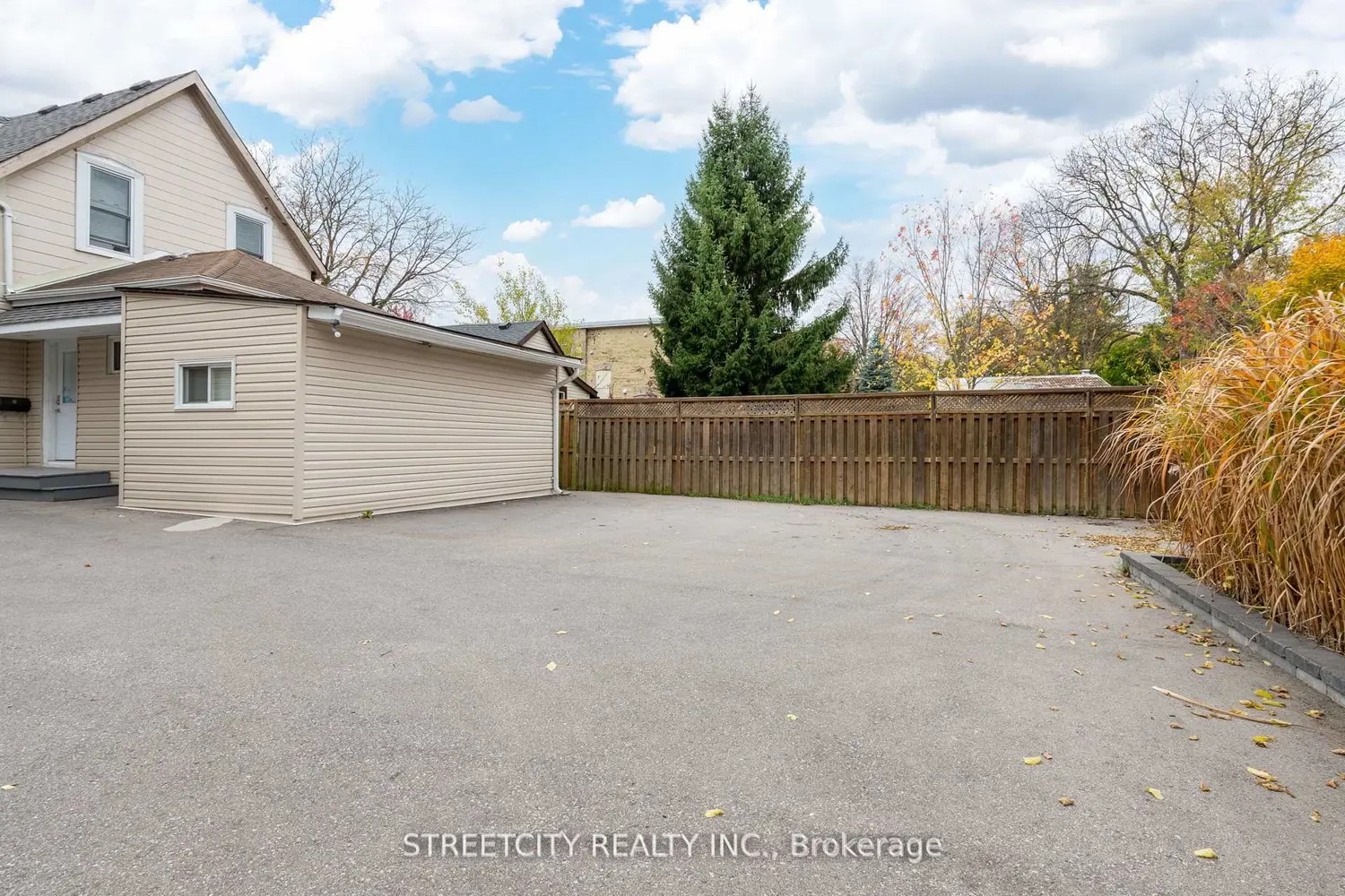Additional image 15 of 840 Queens Avenue