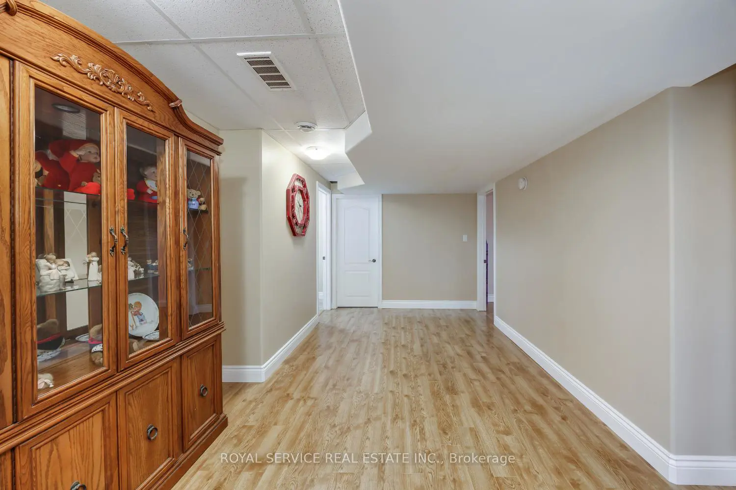 16 Cortland Crescent photo 2