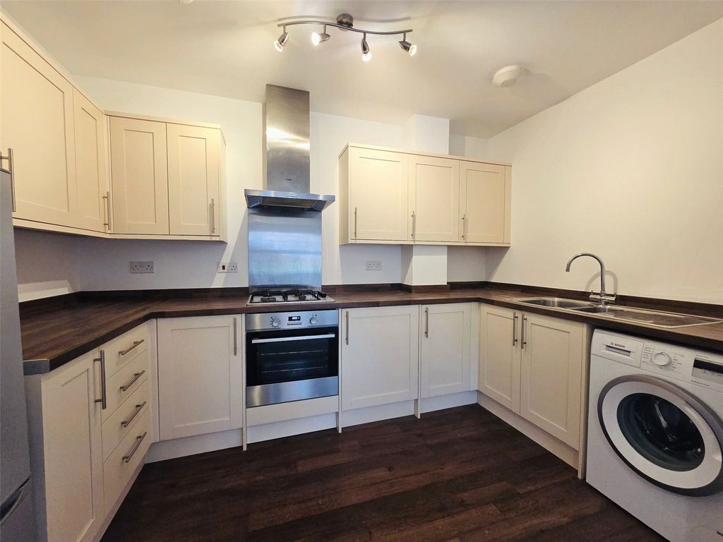 Additional image 2 of 1 bed property to rentRunnymede Drive, Odiham, Hook, Hampshire RG29