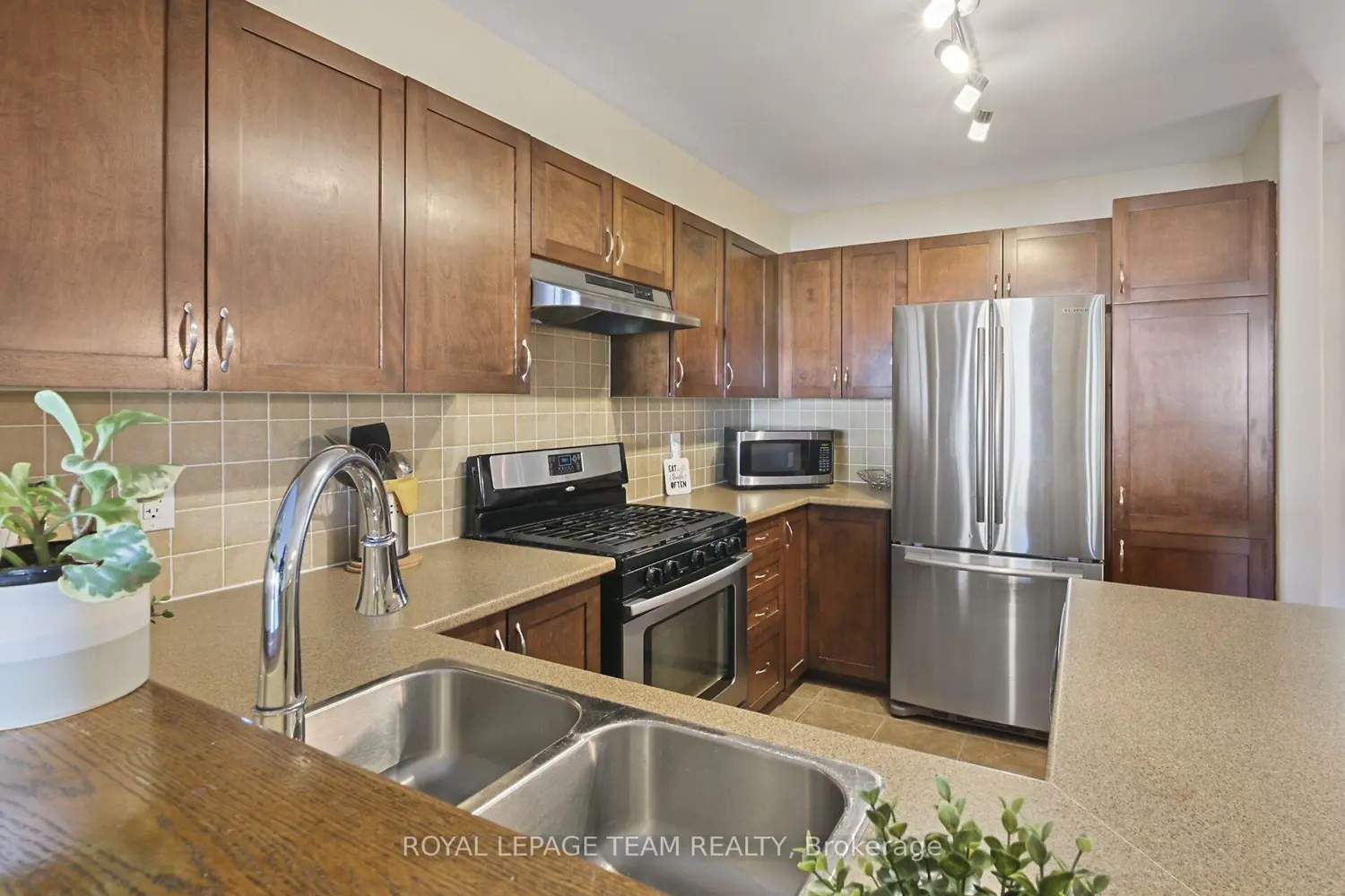215 Parkrose Private photo 5