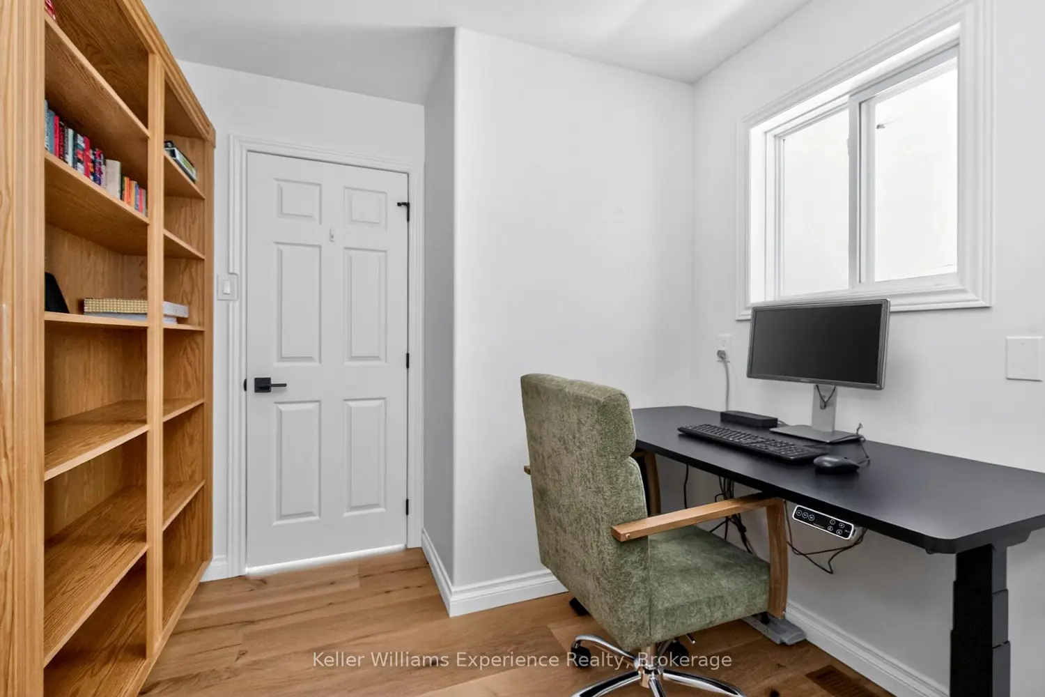 75 Hoyt Avenue photo 2