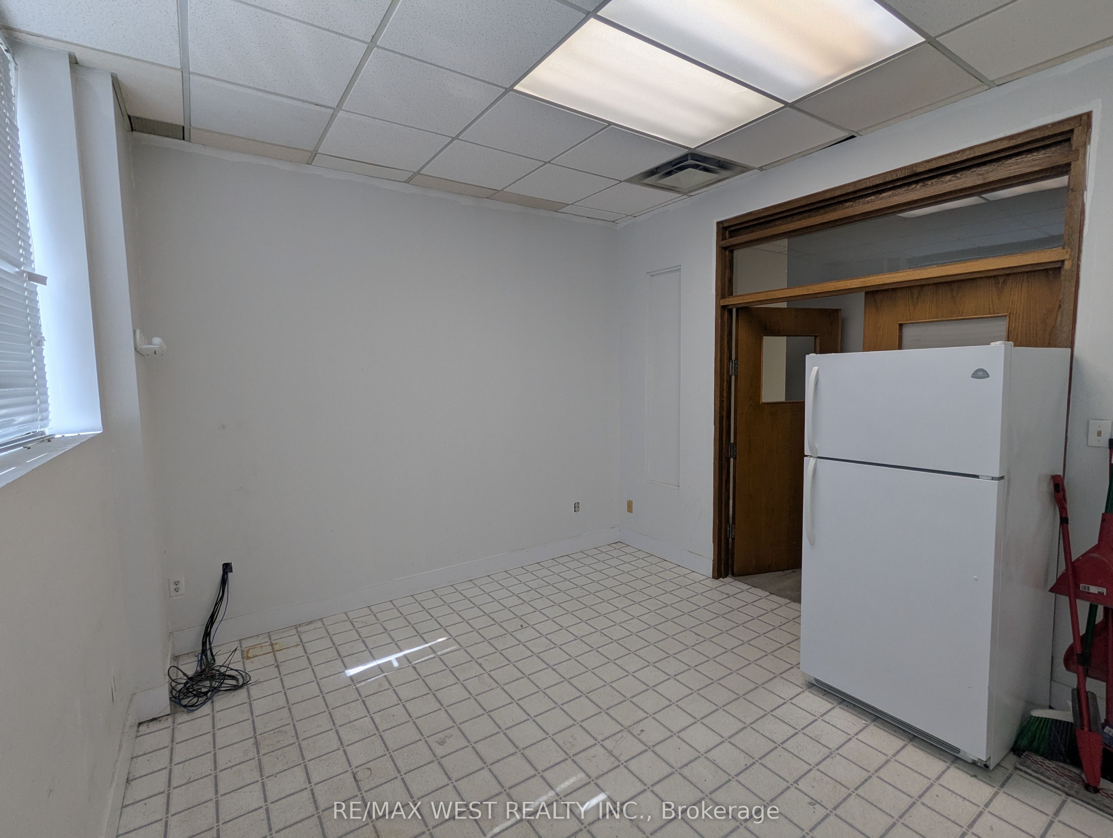 Additional image 5 of 2-624 Lakeshore Road E, Mississauga, ON, L5G 1J4