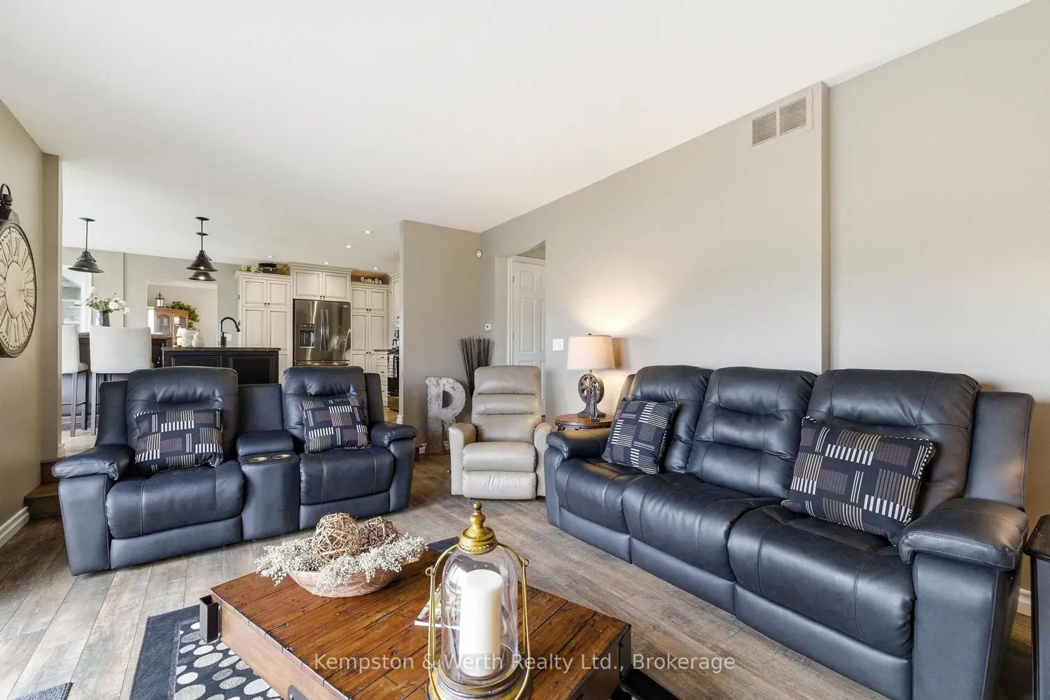 Additional image 4 of 890 Perkin Crescent