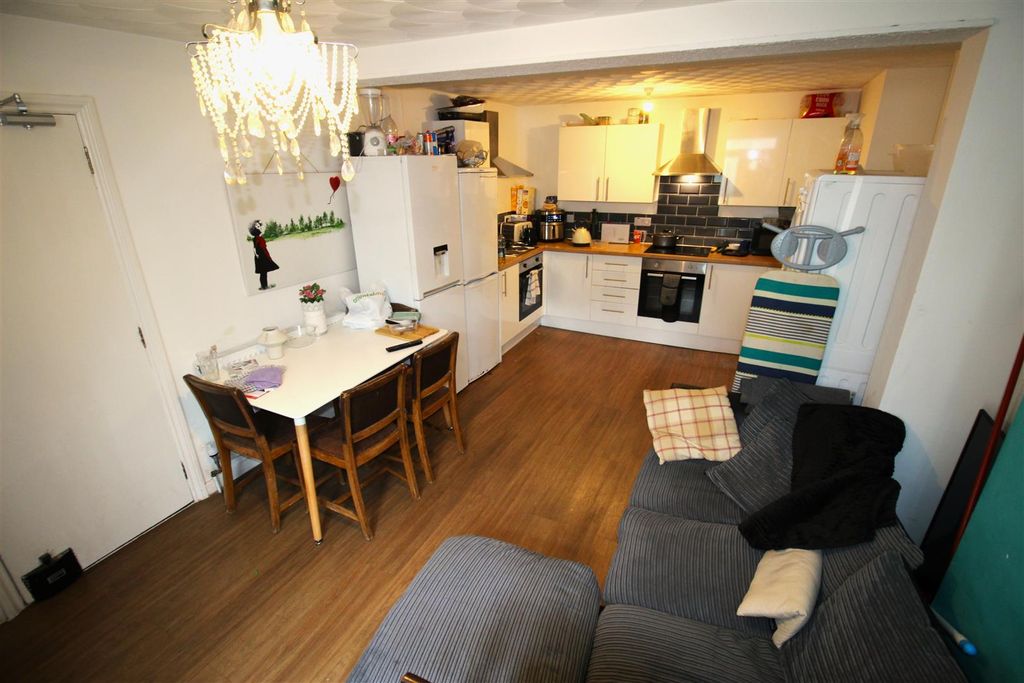 5 bed shared accommodation to rentMarmion Road, Southsea. PO5 photo 4