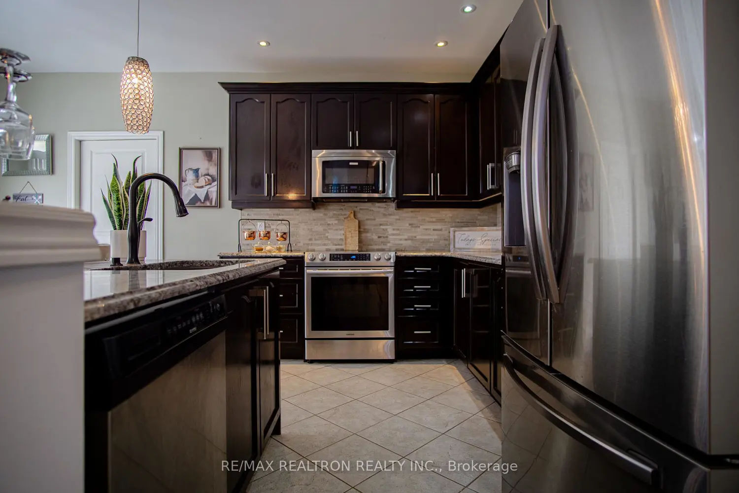 Additional image 6 of 936 Langford Street