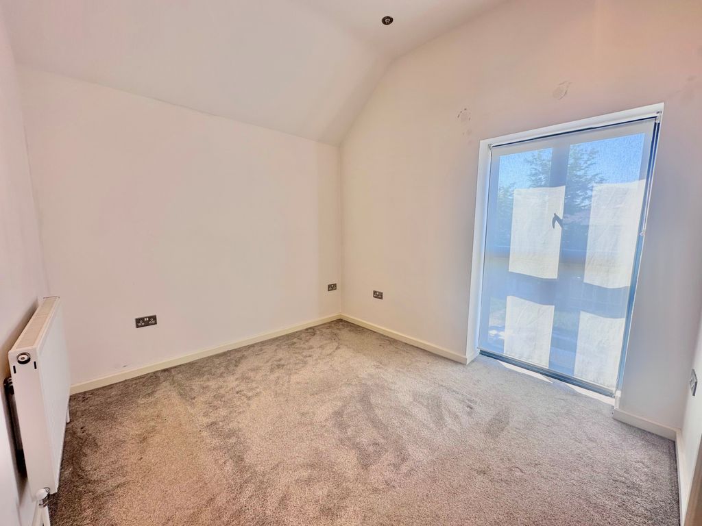 Additional image 14 of 4 bed detached house to rentBuntingbridge Road, Ilford IG2