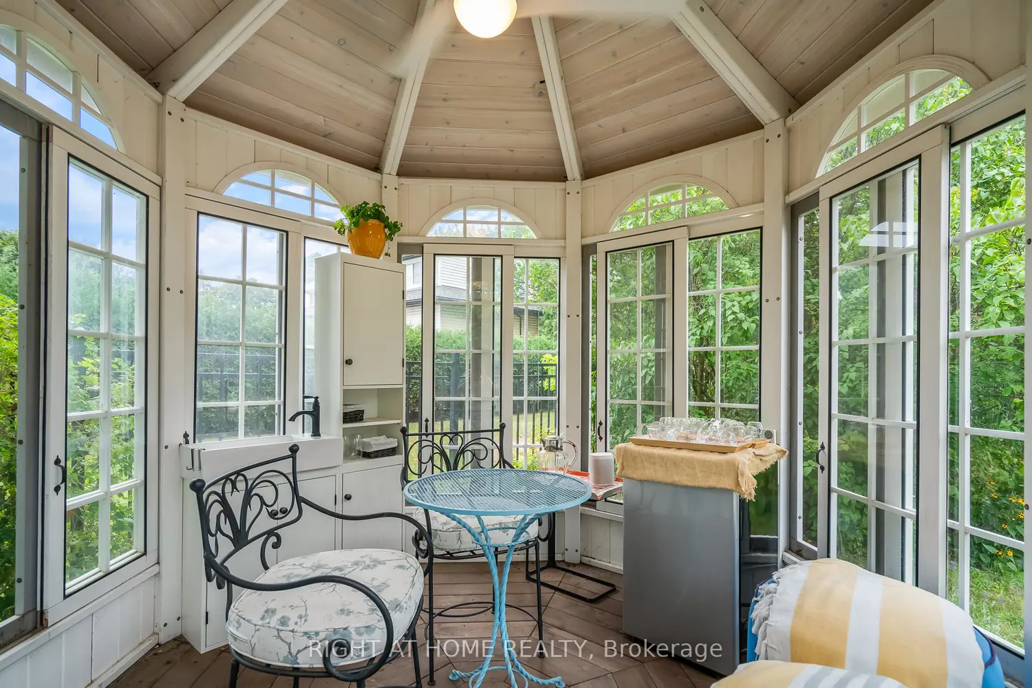 14894 Niagara River Parkway photo 2