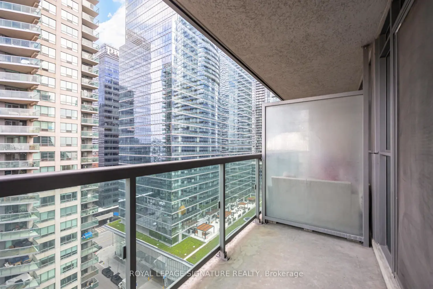 Additional image 11 of 19 Grand Trunk Crescent 2103