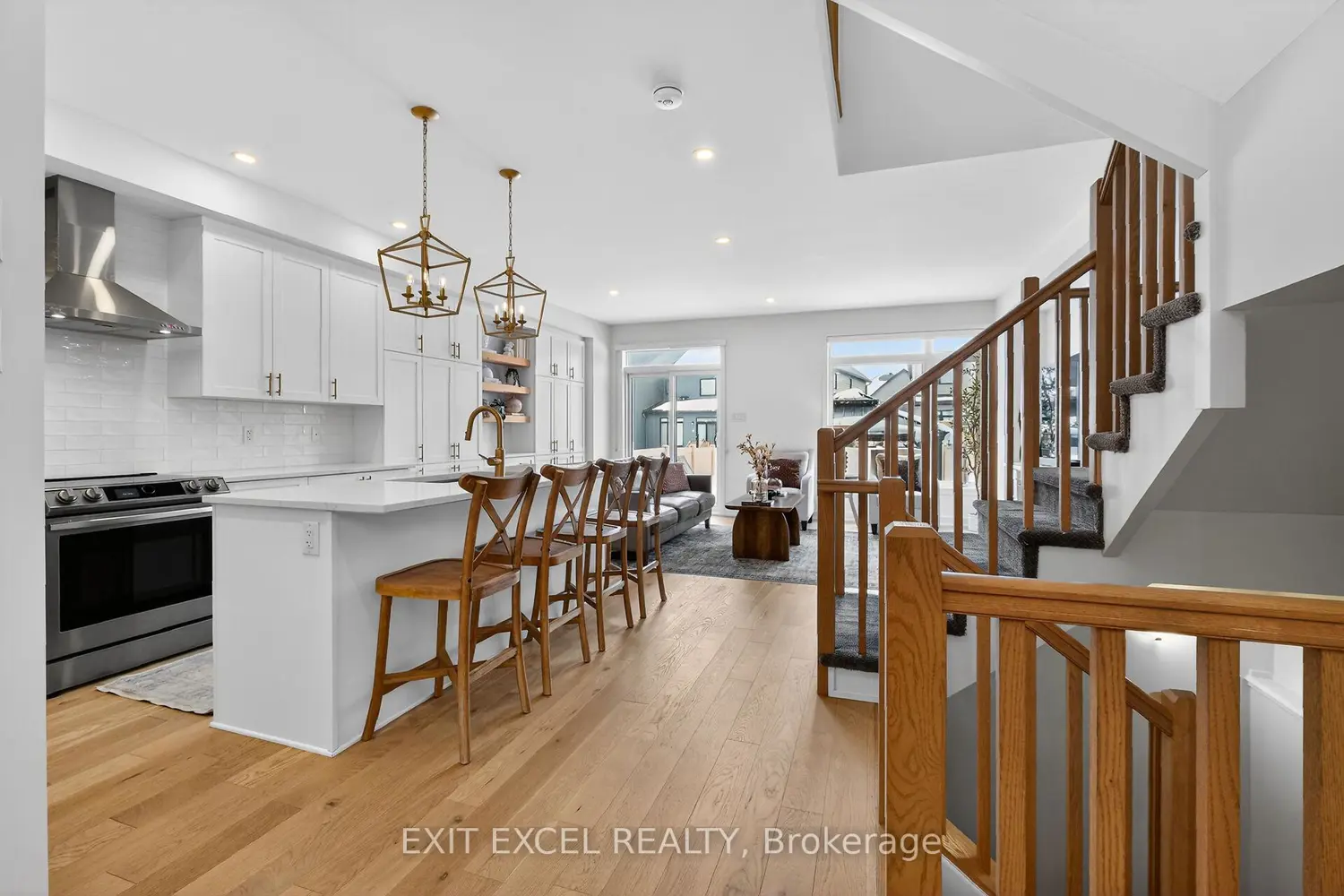 240 Zinnia Way photo 4