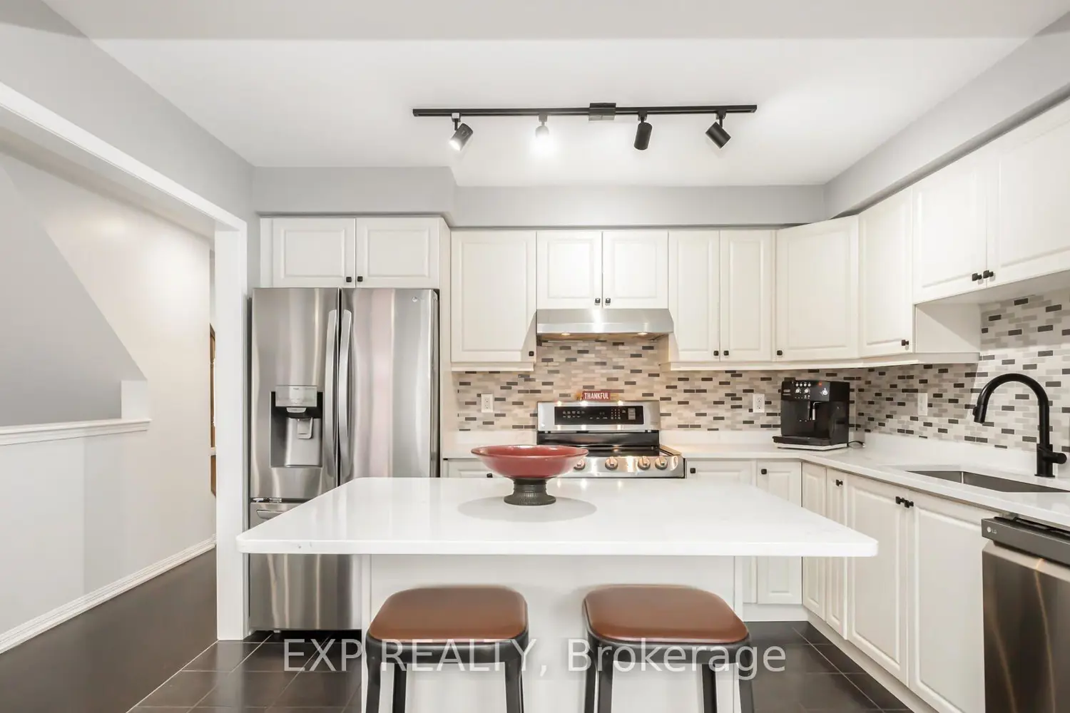 102 Bleasdale Avenue photo 5