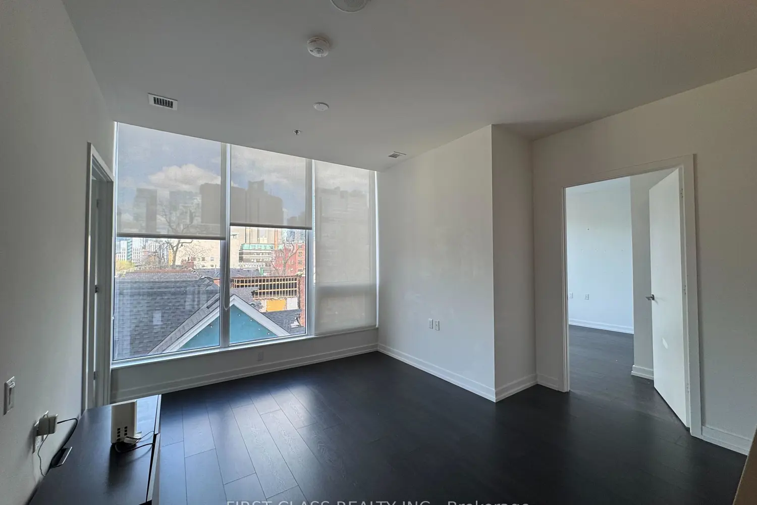 Additional image 3 of 203 College Street 407