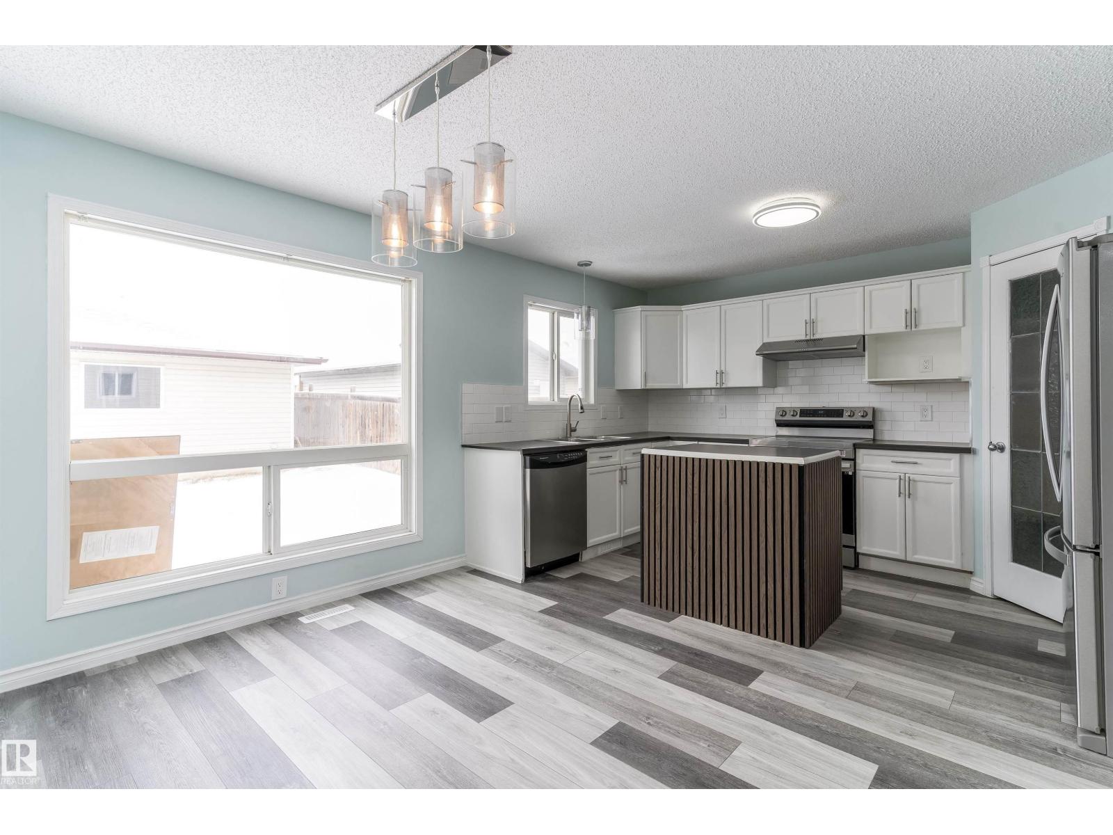 16304 43 Street NW, Edmonton, AB, T5Y0H8