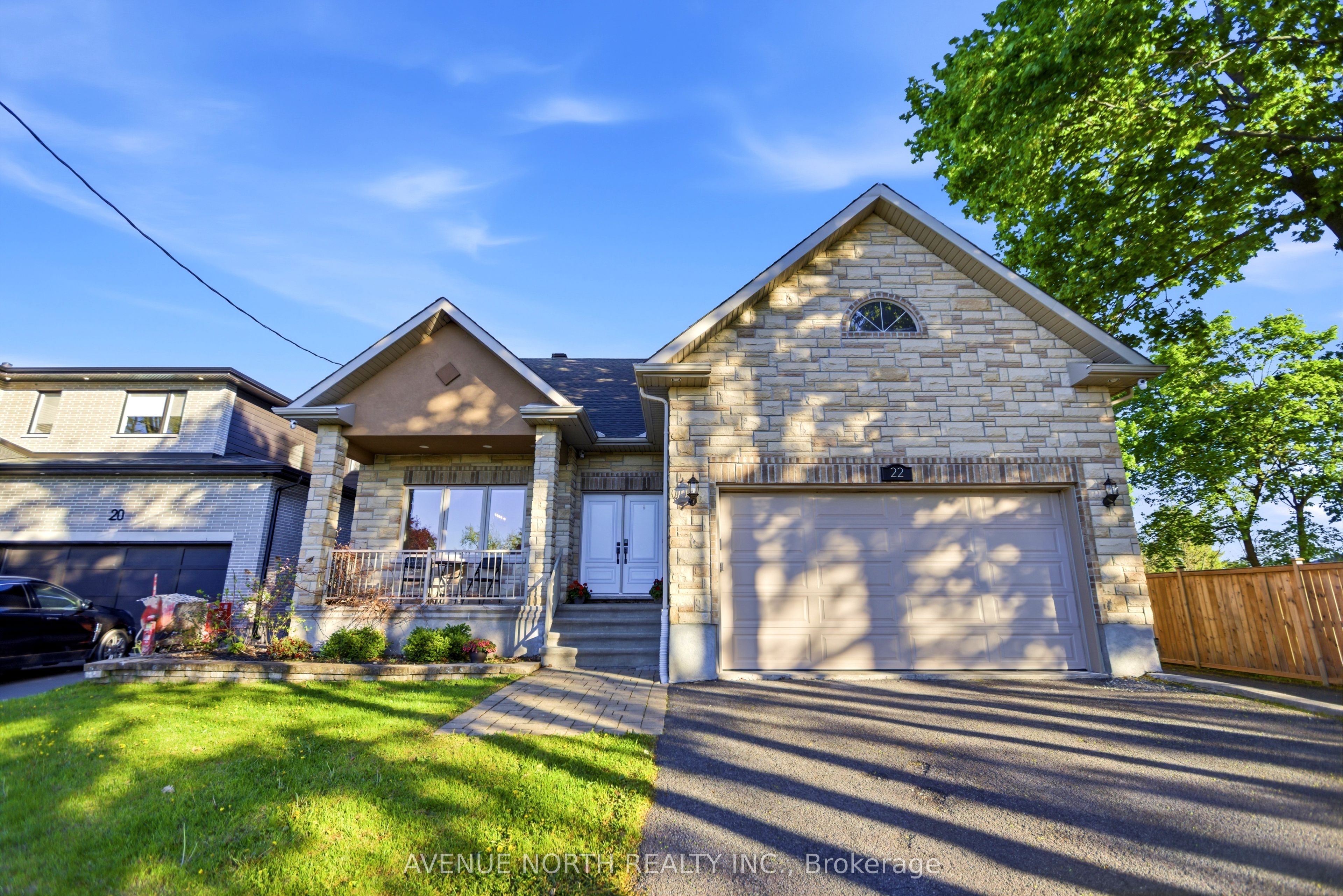 22 Kemp Drive, Ottawa, ON, K1T 3W9