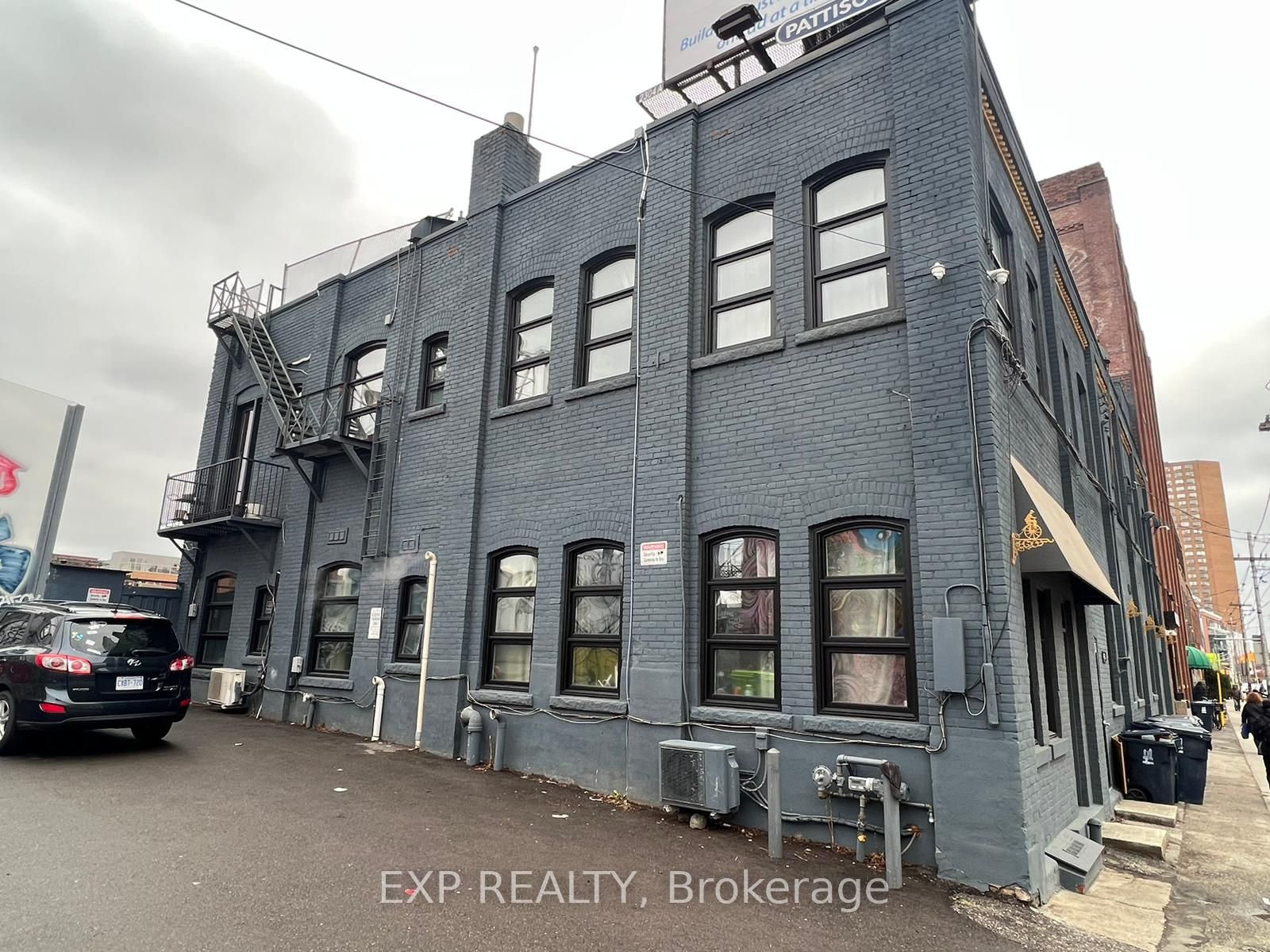 Additional image 2 of 2480 Dundas Street W, Toronto, ON, M6P 1W9