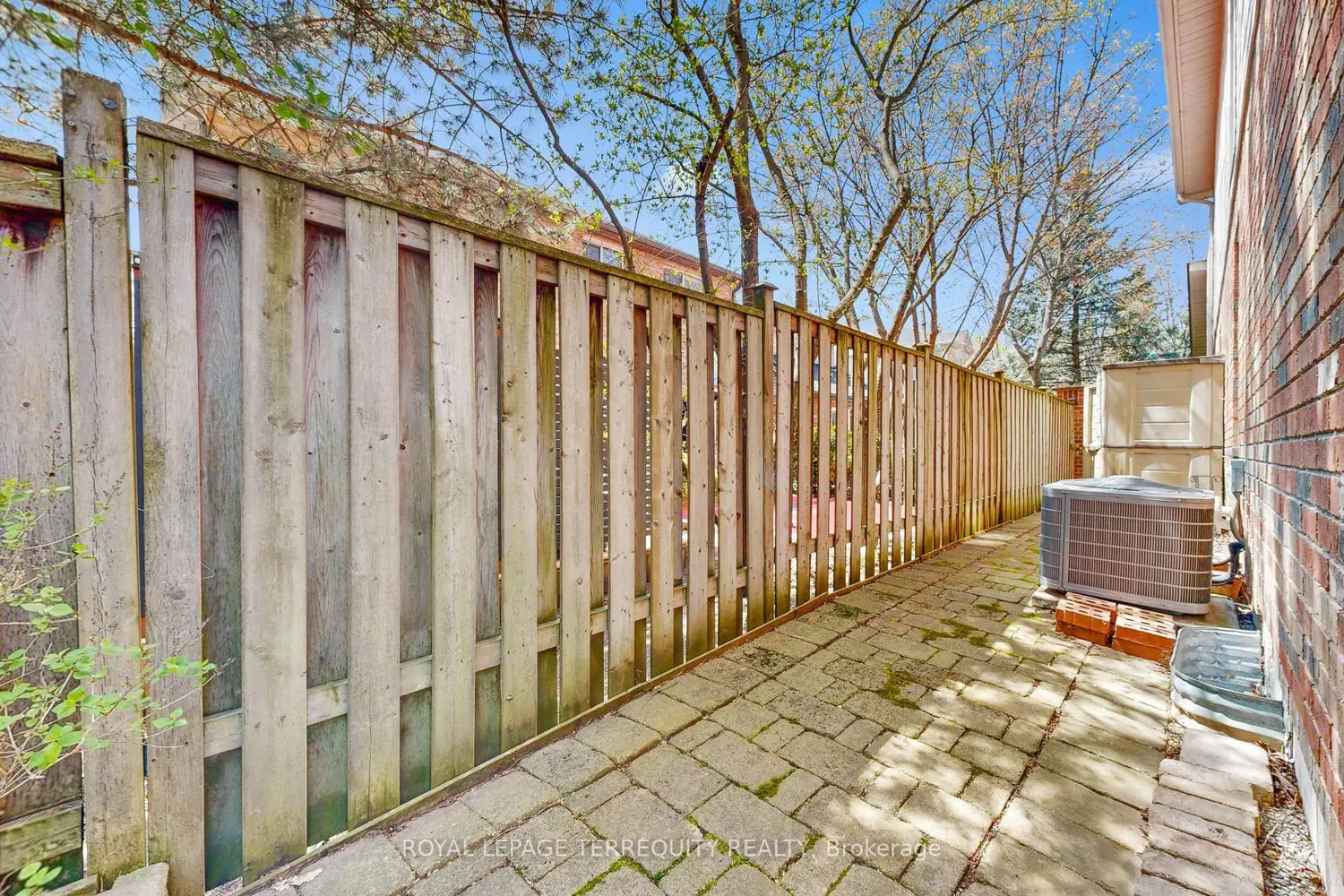 Additional image 4 of 3076 Lakeshore Road