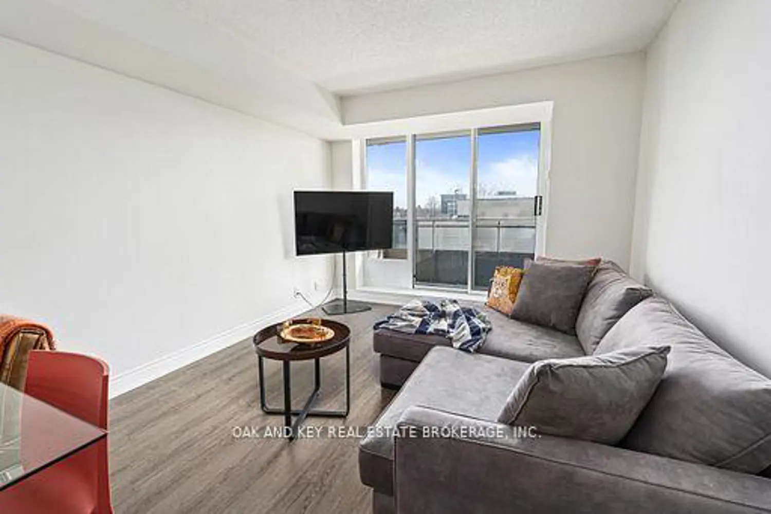 Additional image 8 of 245 Davisville Avenue 613