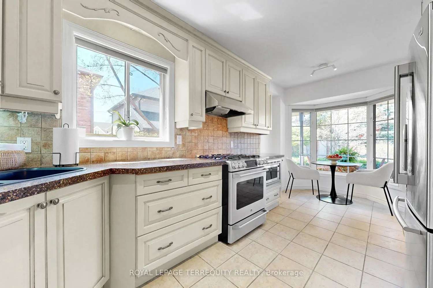 Additional image 6 of 3076 Lakeshore Road