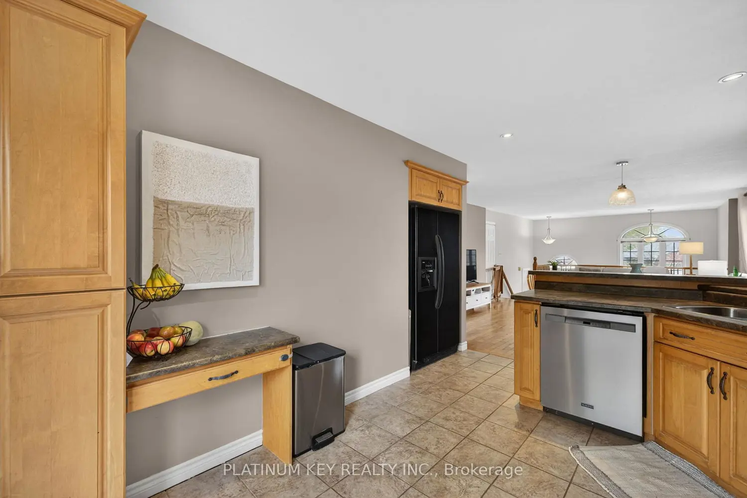 6 Juniper Crescent photo 3