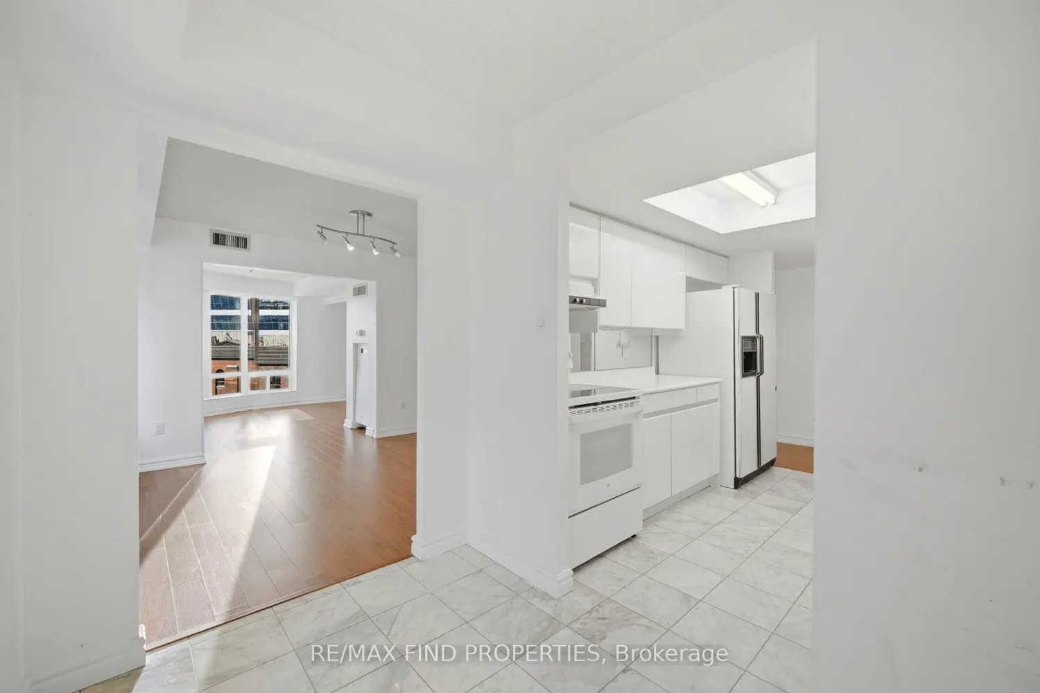 Additional image 11 of 33 University Avenue 1203