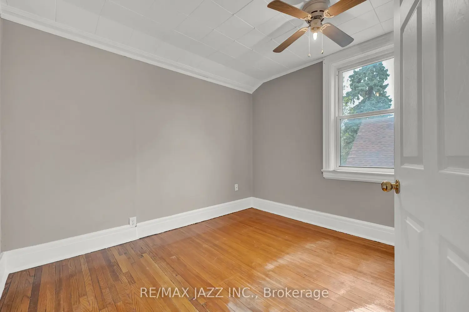Additional image 16 of 636 Carnegie Avenue