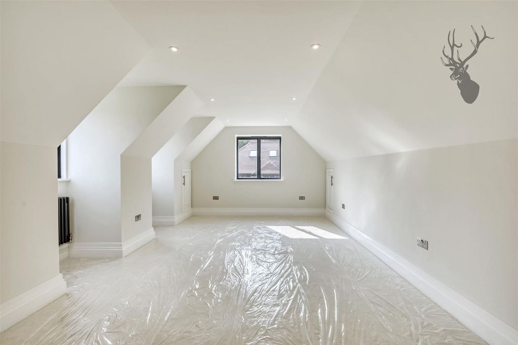 Additional image 14 of 4 bed detached house to rentMott Street, Loughton IG10