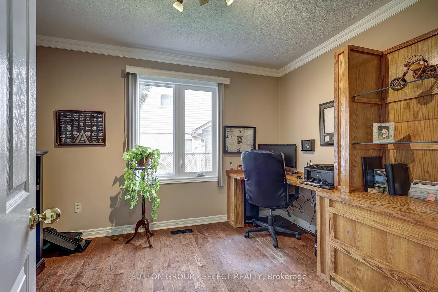 Additional image 7 of 462 Ambleside Drive