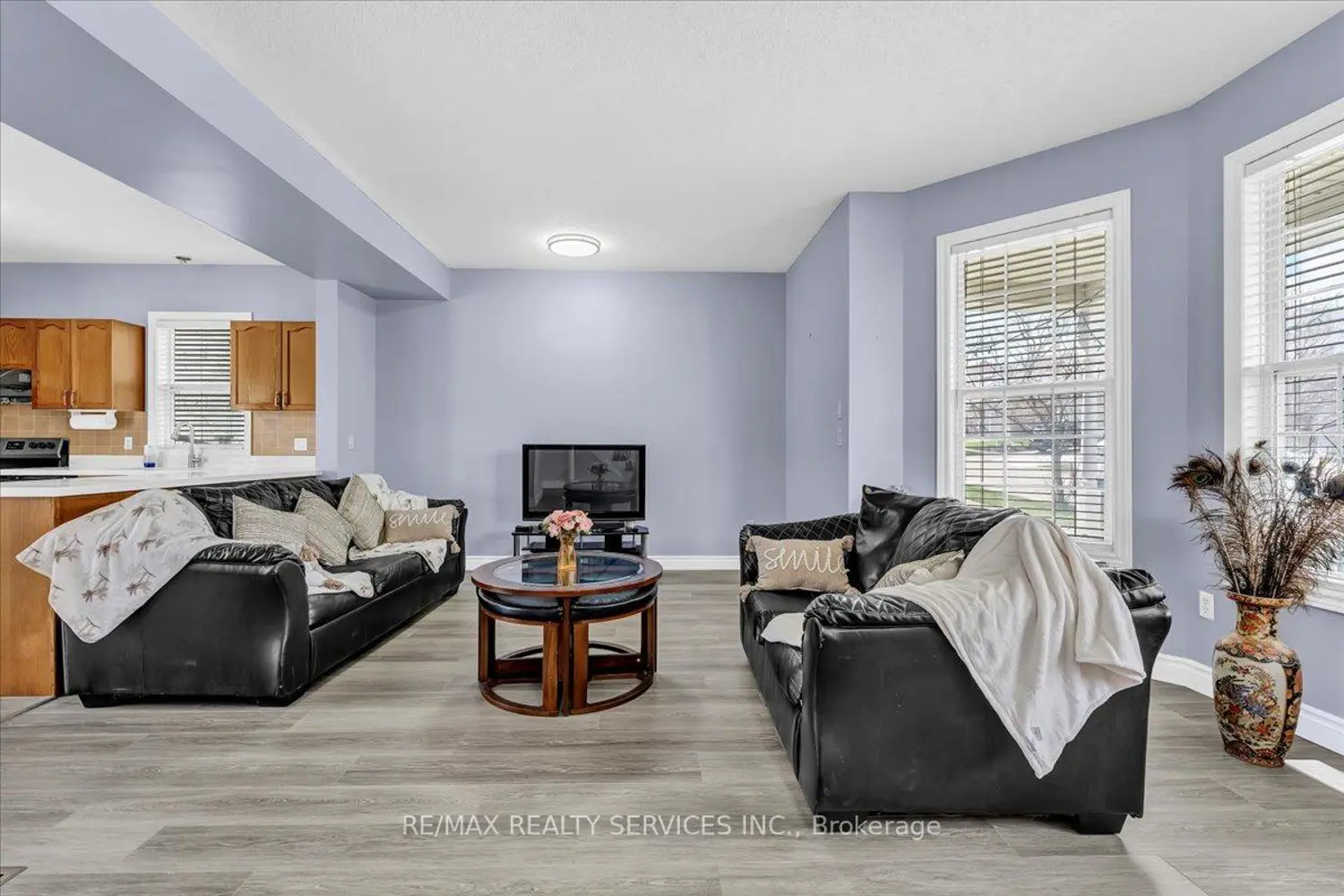 672 Zermatt Drive photo 3