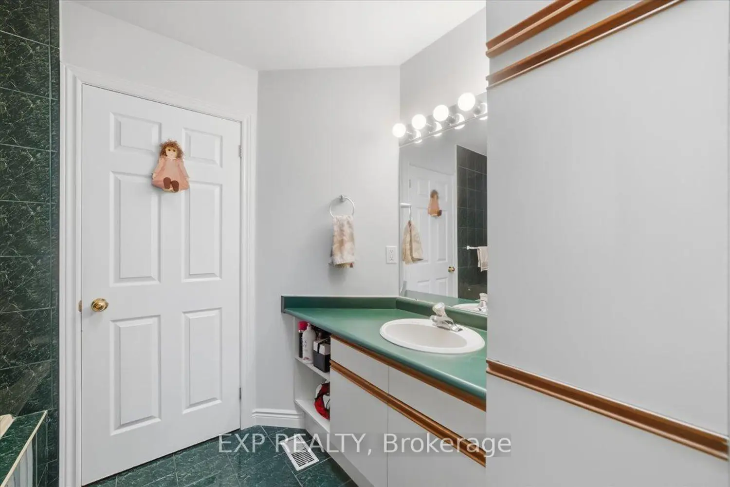 Additional image 16 of 160 Davis Street