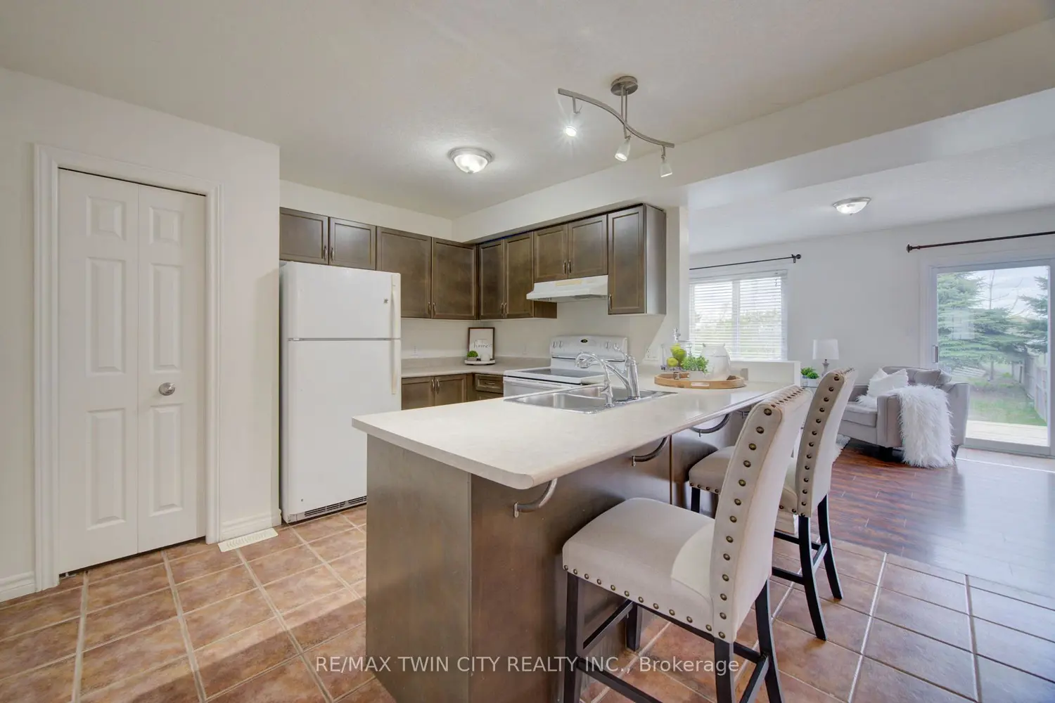 465 Colt Street photo 2