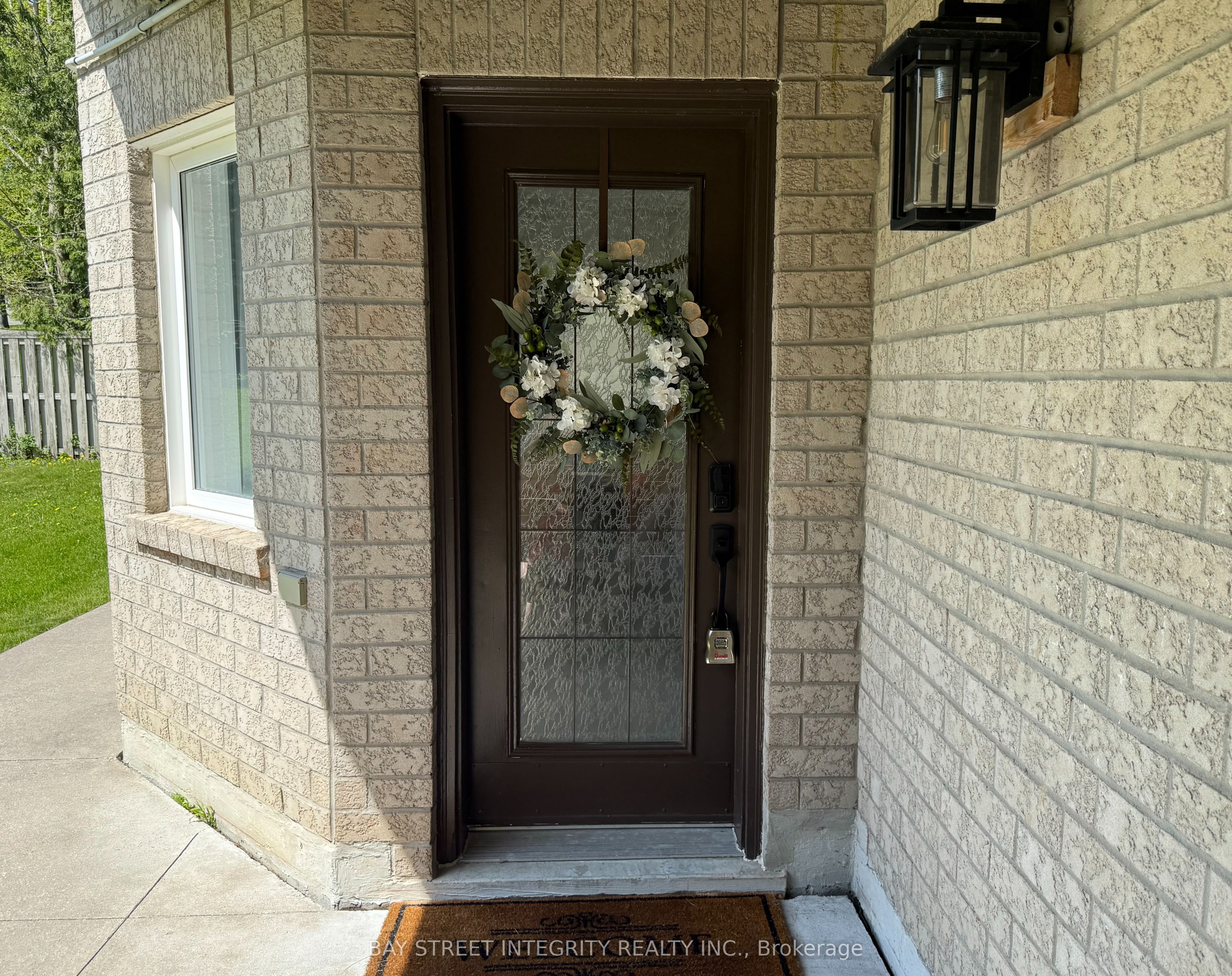 Additional image 2 of Main-377 Kennedy Street W, Aurora, ON, L4G 5M6