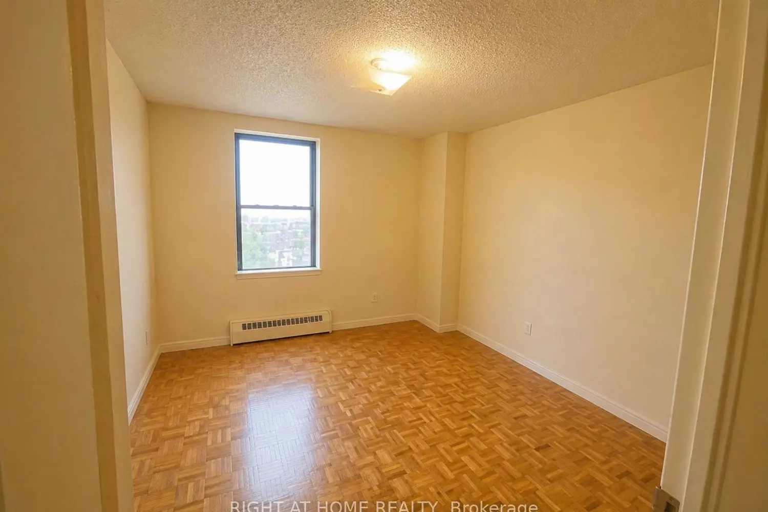 Additional image 6 of 4673 Jane Street 811