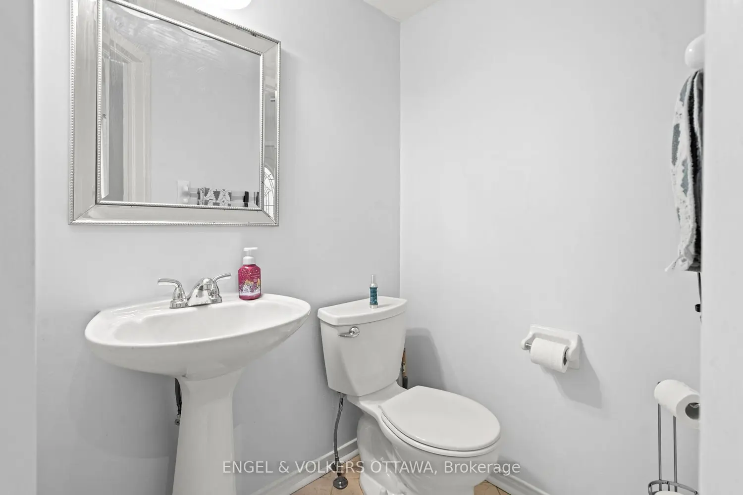783 Nesting Way photo 3
