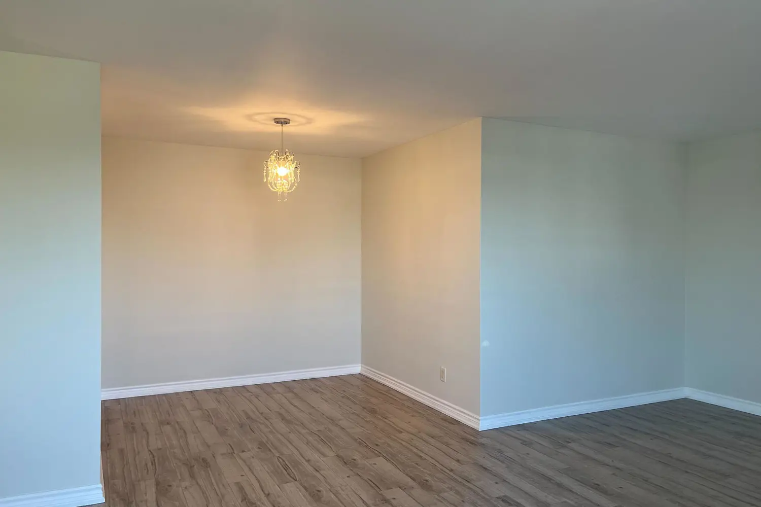 Additional image 7 of 4692 Crysler Avenue 302