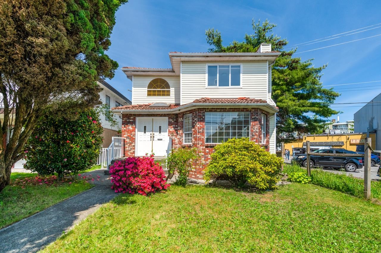 2547 34th Avenue E, Vancouver, BC, V5R 2T1