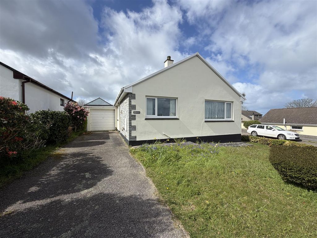 3 bed detached bungalow to rentTrevelthan Road, Redruthm, Cornwall TR16