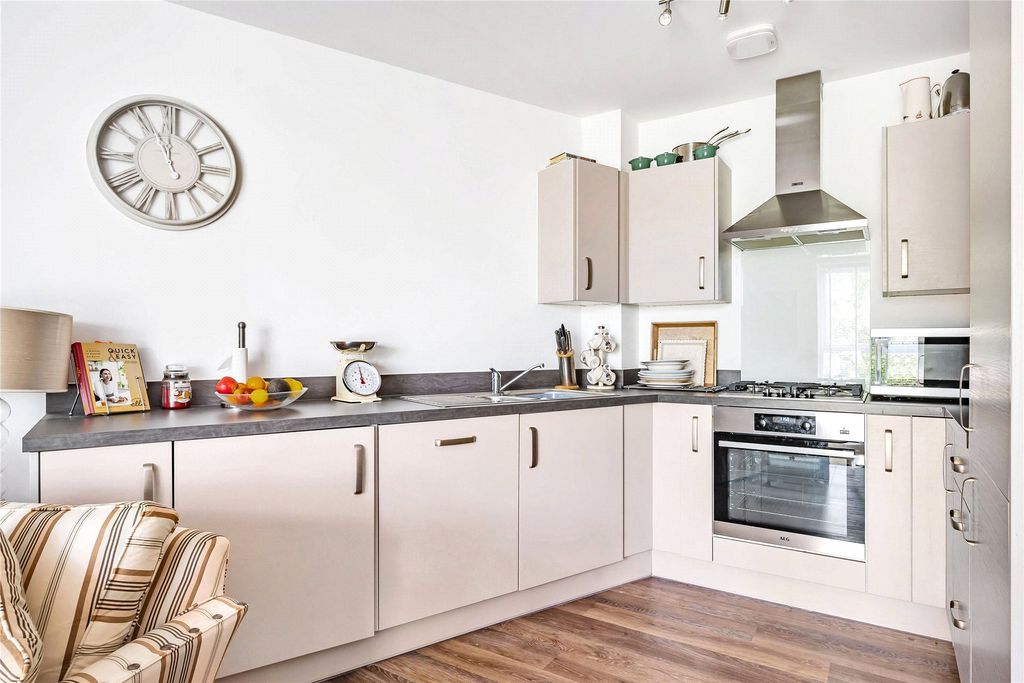 Additional image 4 of 2 bed flat to rentCentenary Way, Penzance, Cornwall TR18