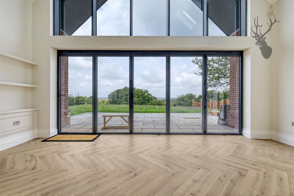 Additional image 12 of 4 bed detached house to rentMott Street, Loughton IG10
