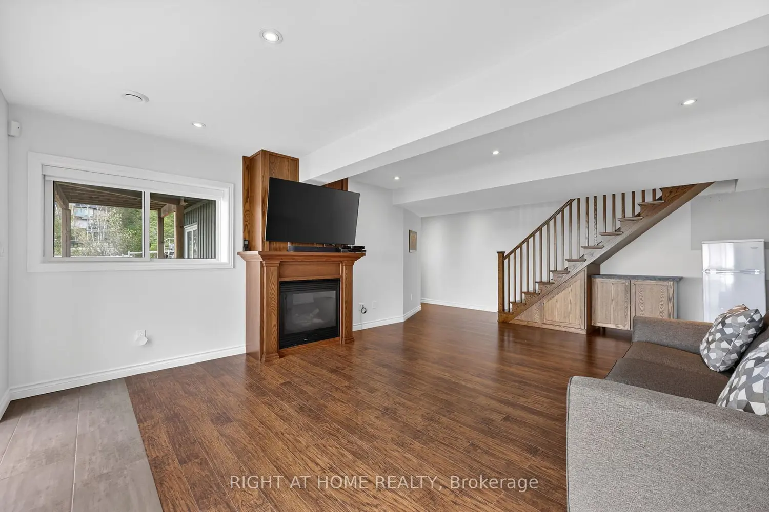 442 Silver Birch Drive photo 5