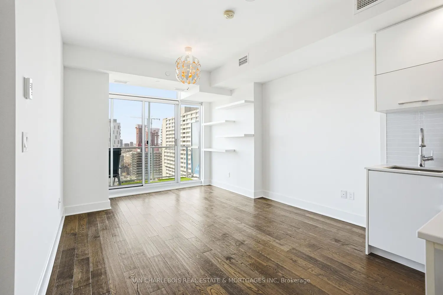 Additional image 9 of 255 Bay Street 1701