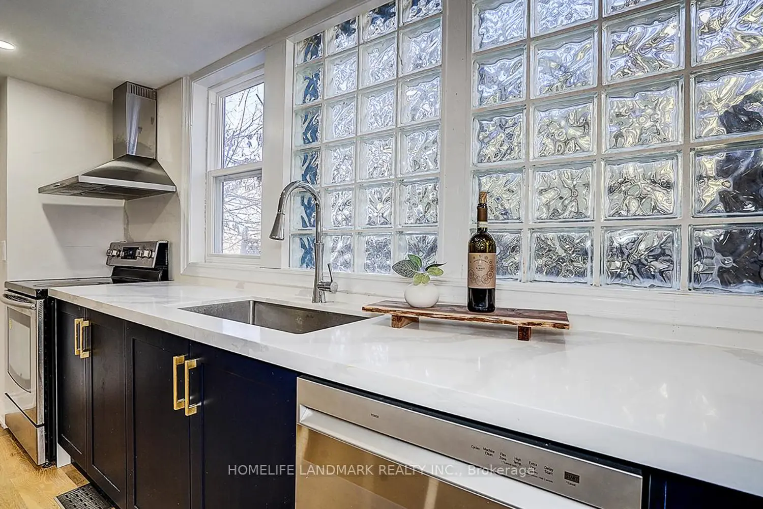 Additional image 7 of 18846 Leslie Street
