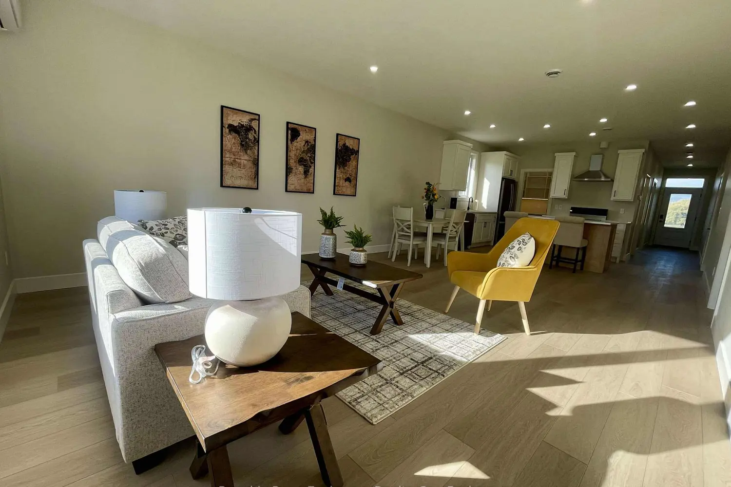 12 Mercedes Crescent photo 2