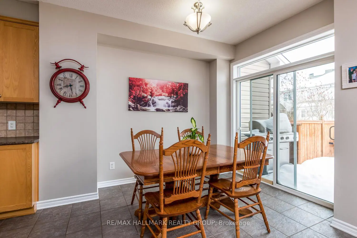 266 Horseshoe Crescent photo 4