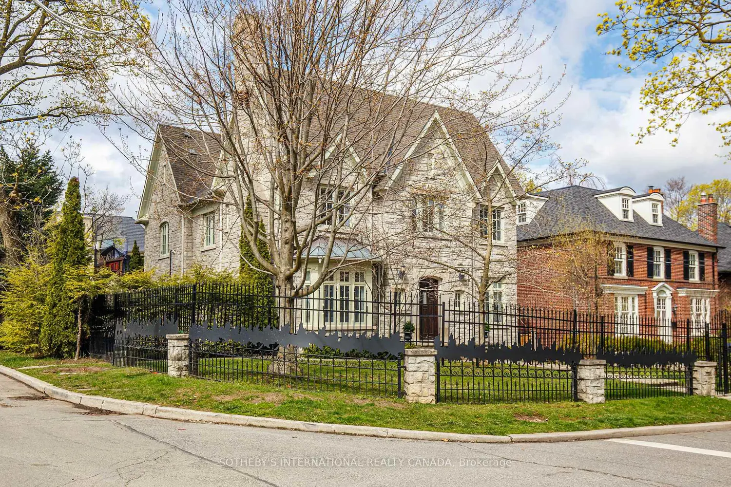 200 Glenayr Road