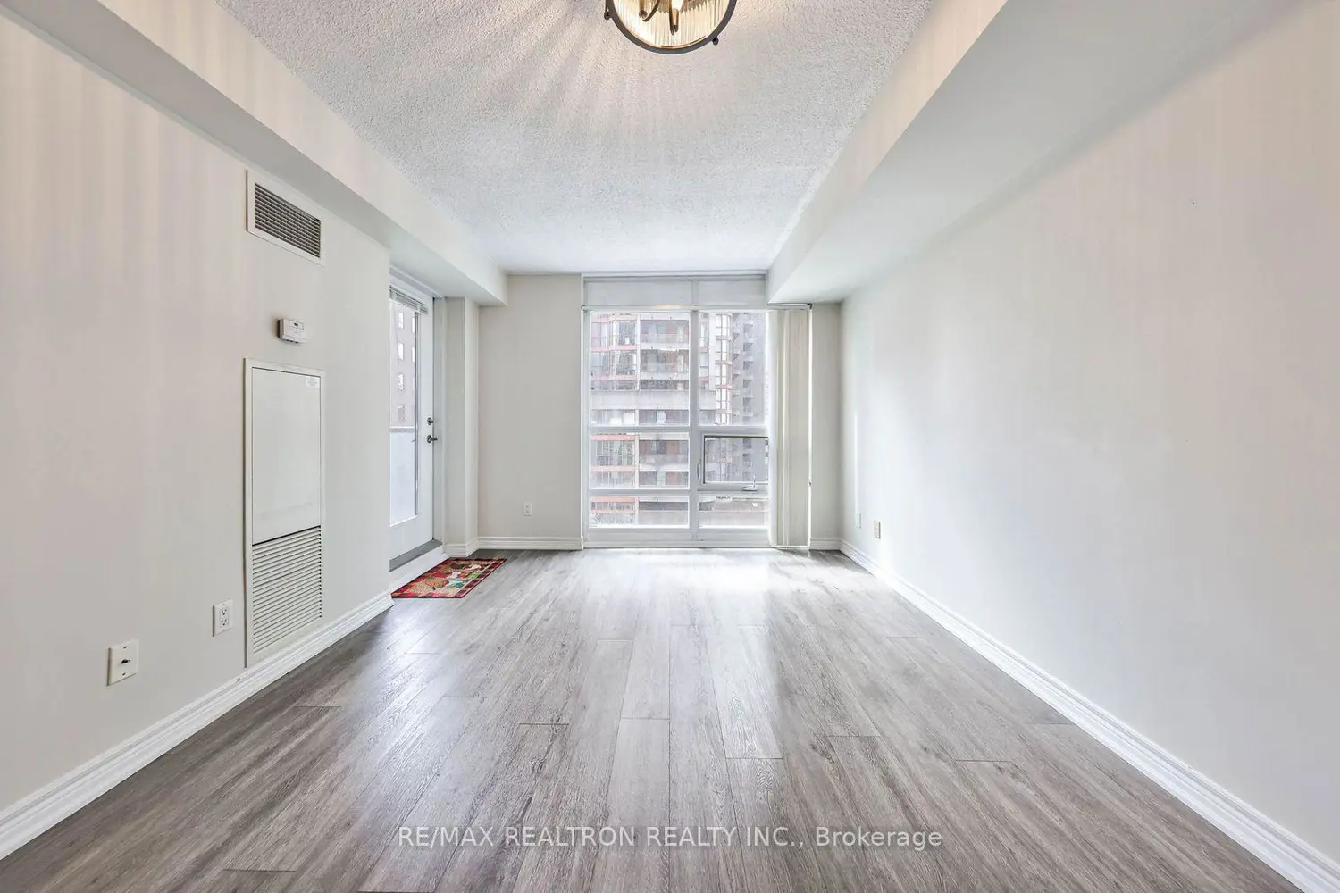 Additional image 9 of 761 Bay Street 610