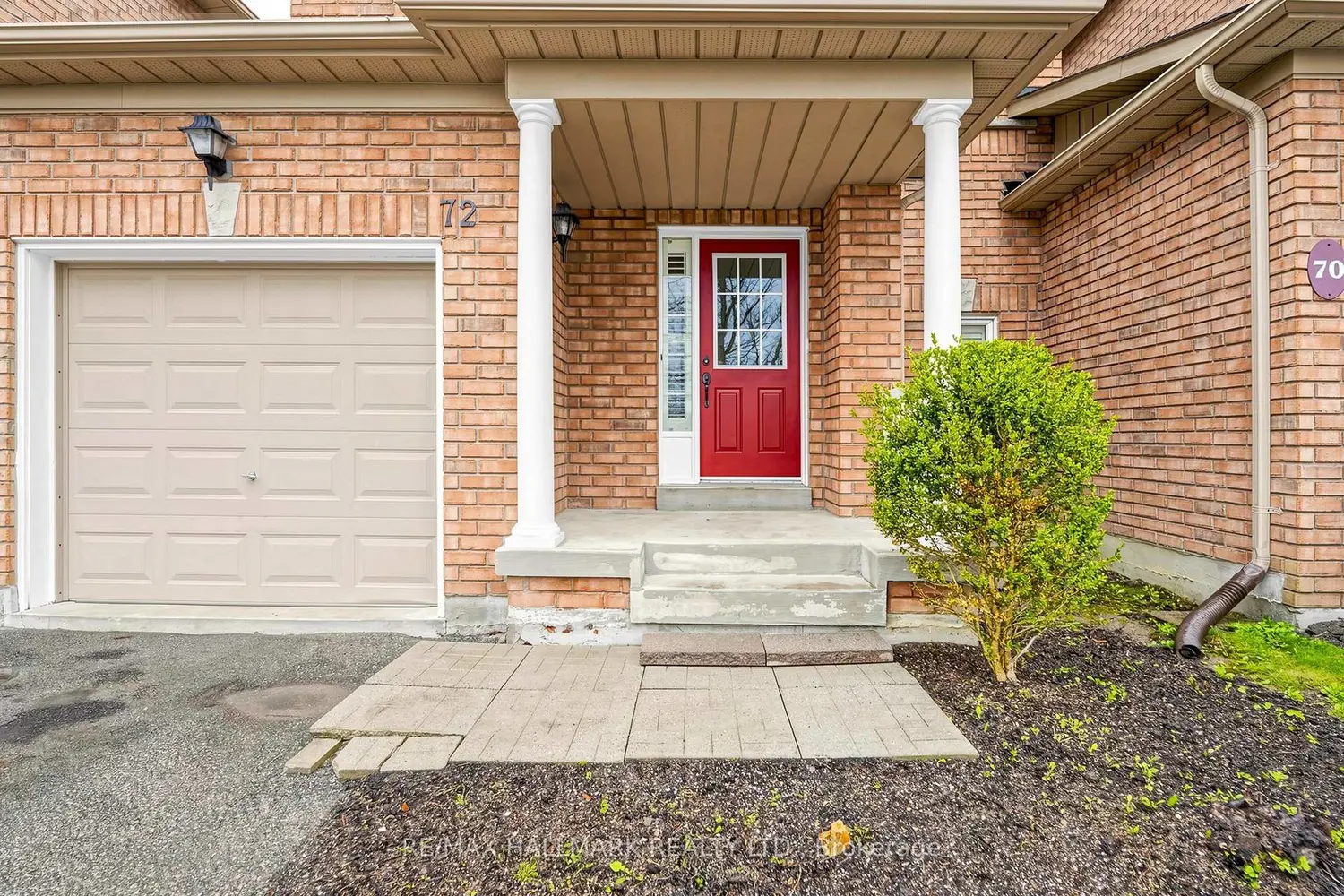 72 Walkview Crescent